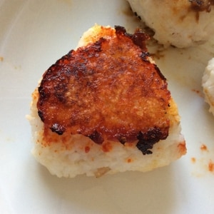 コチュジャンのピリ辛焼きおにぎり